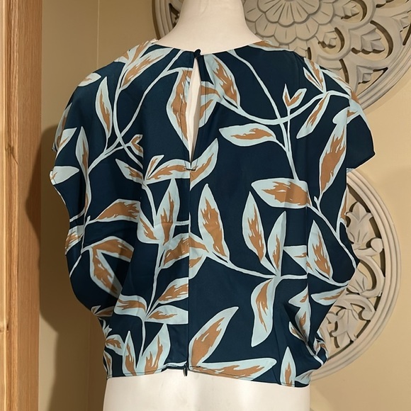 Banana Republic Factory Teal and Beige Leaf Print Silky top - Picture 5 of 8